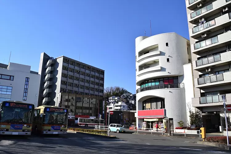 鶴川駅周辺の様子