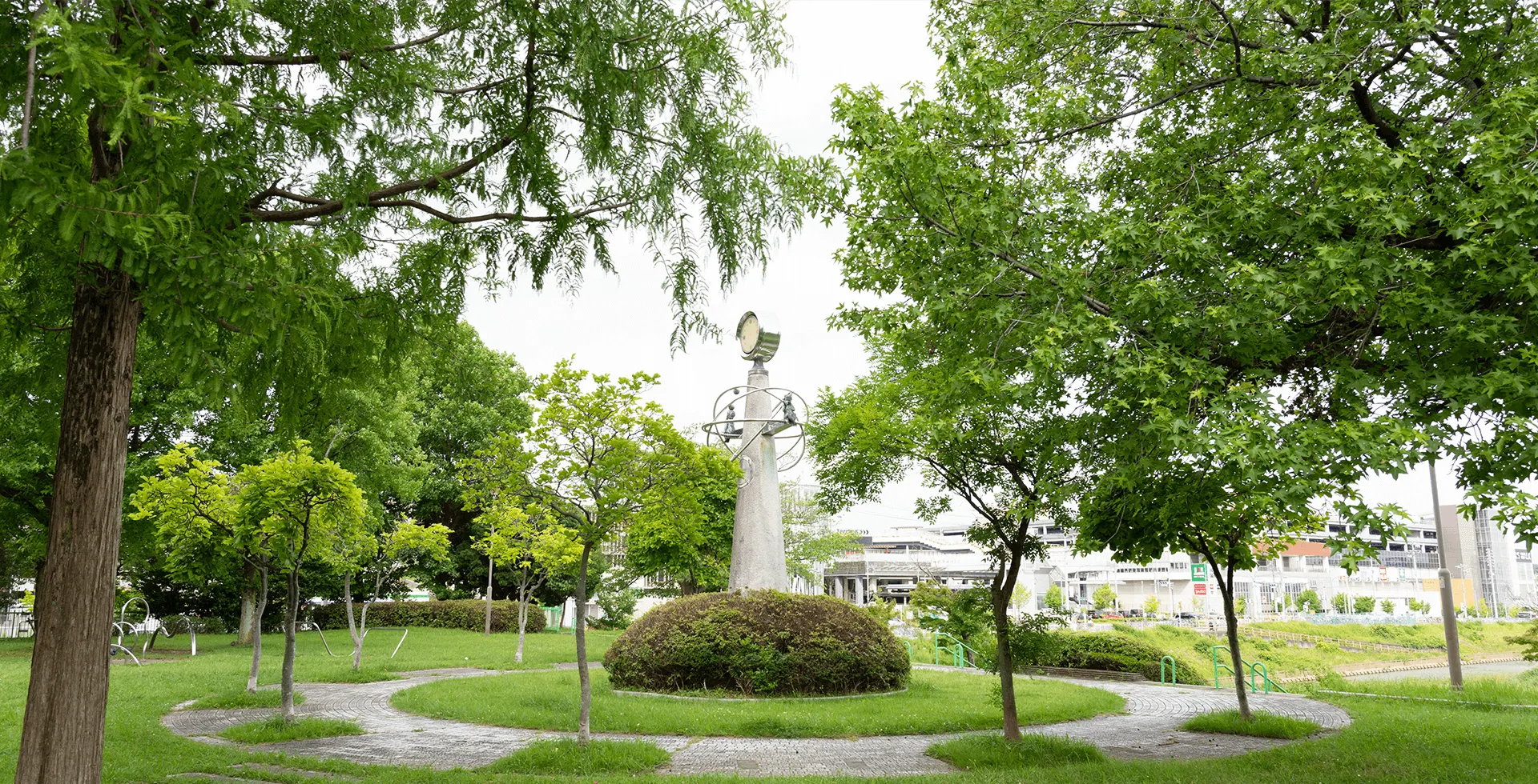 駅に近く、緑に囲まれた要池公園